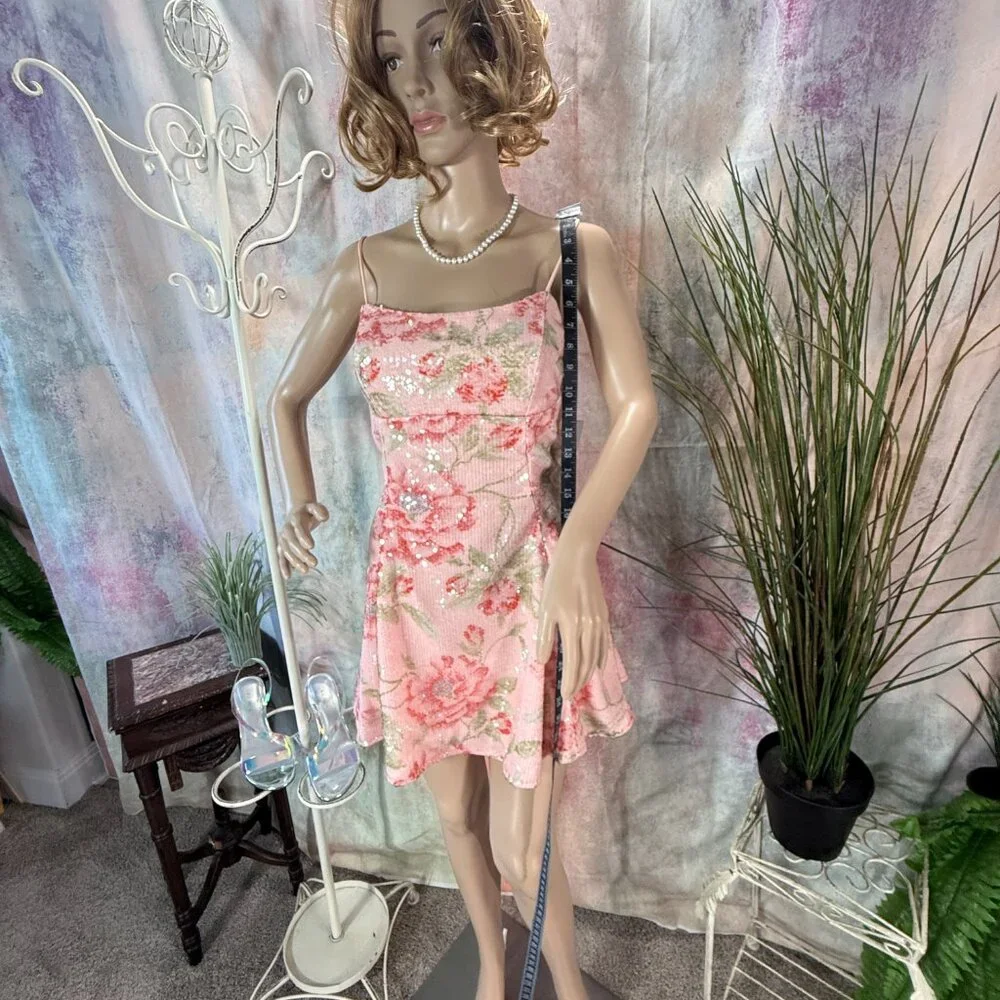 NEW 📌Windsor Makenna Floral Sequin Open Lace Up Back Mini Cocktail Dress - Picture 6 of 16